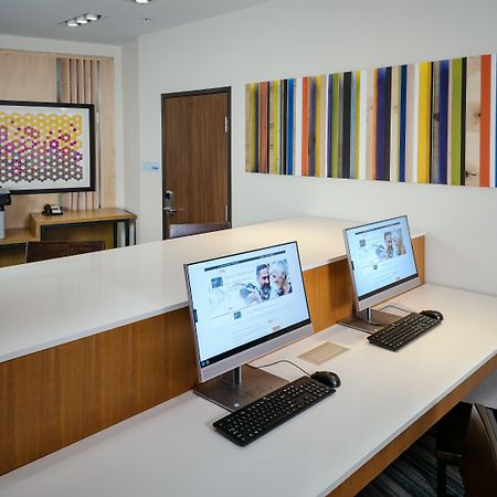 Holiday Inn Express & Suites - Medford By Ihg Buitenkant foto