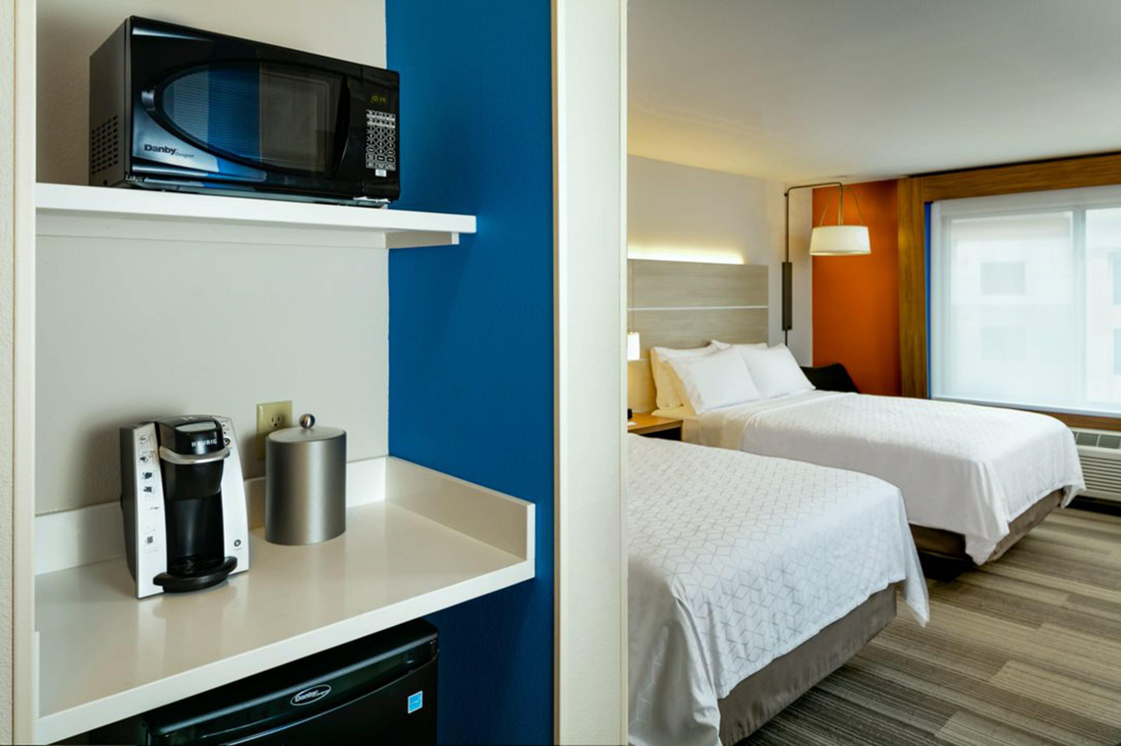Holiday Inn Express & Suites - Medford By Ihg Buitenkant foto