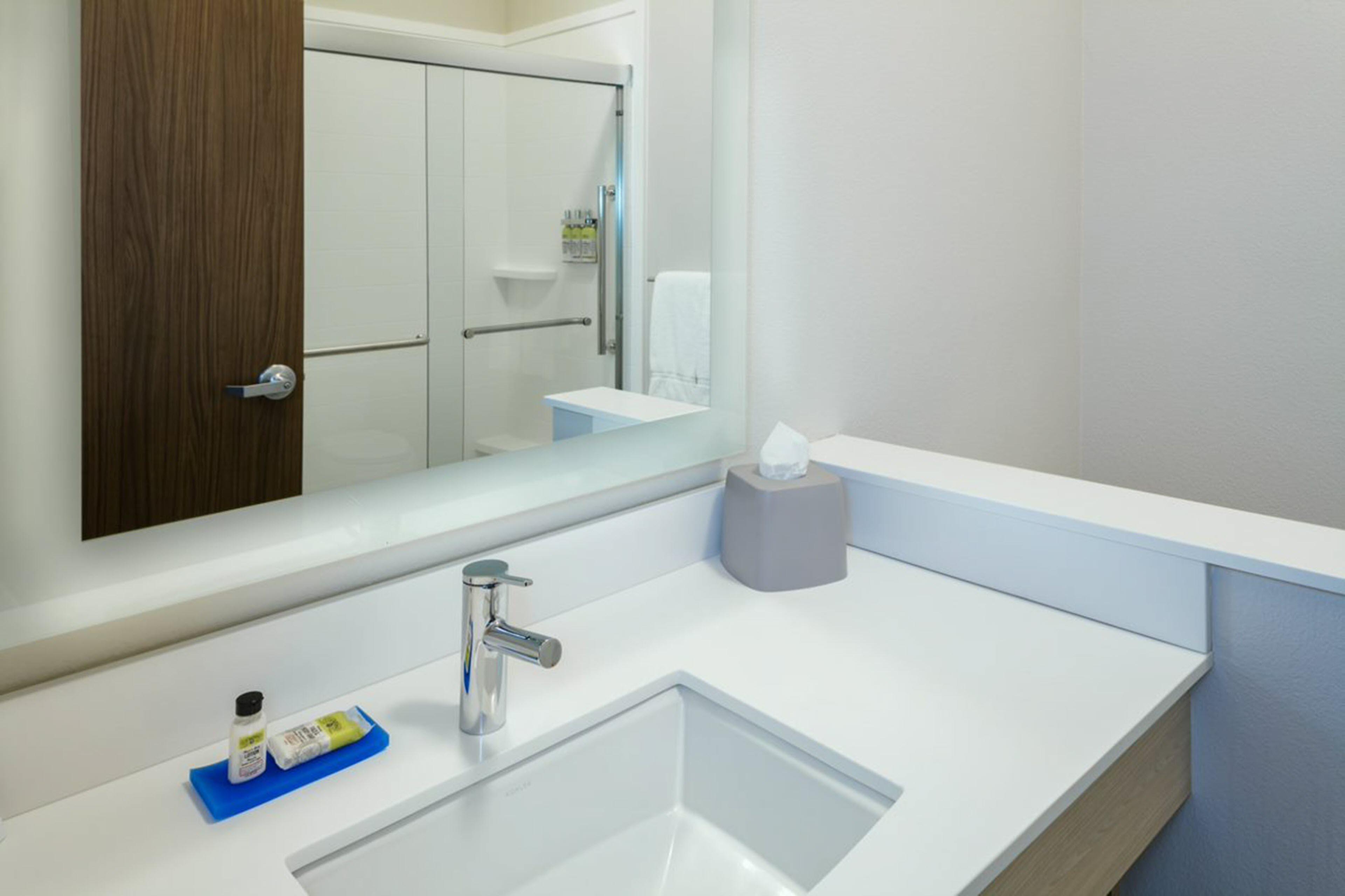 Holiday Inn Express & Suites - Medford By Ihg Buitenkant foto