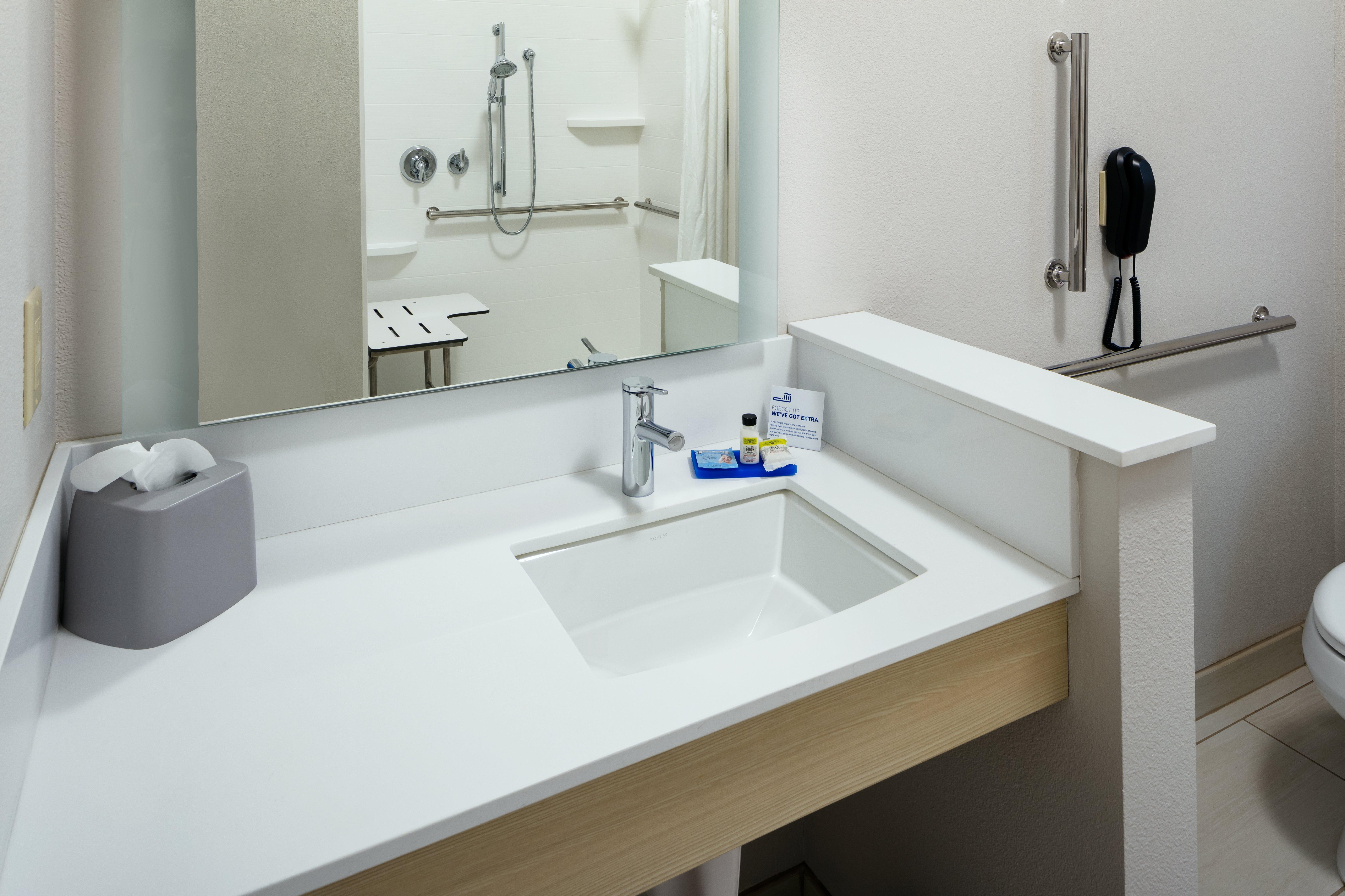 Holiday Inn Express & Suites - Medford By Ihg Buitenkant foto