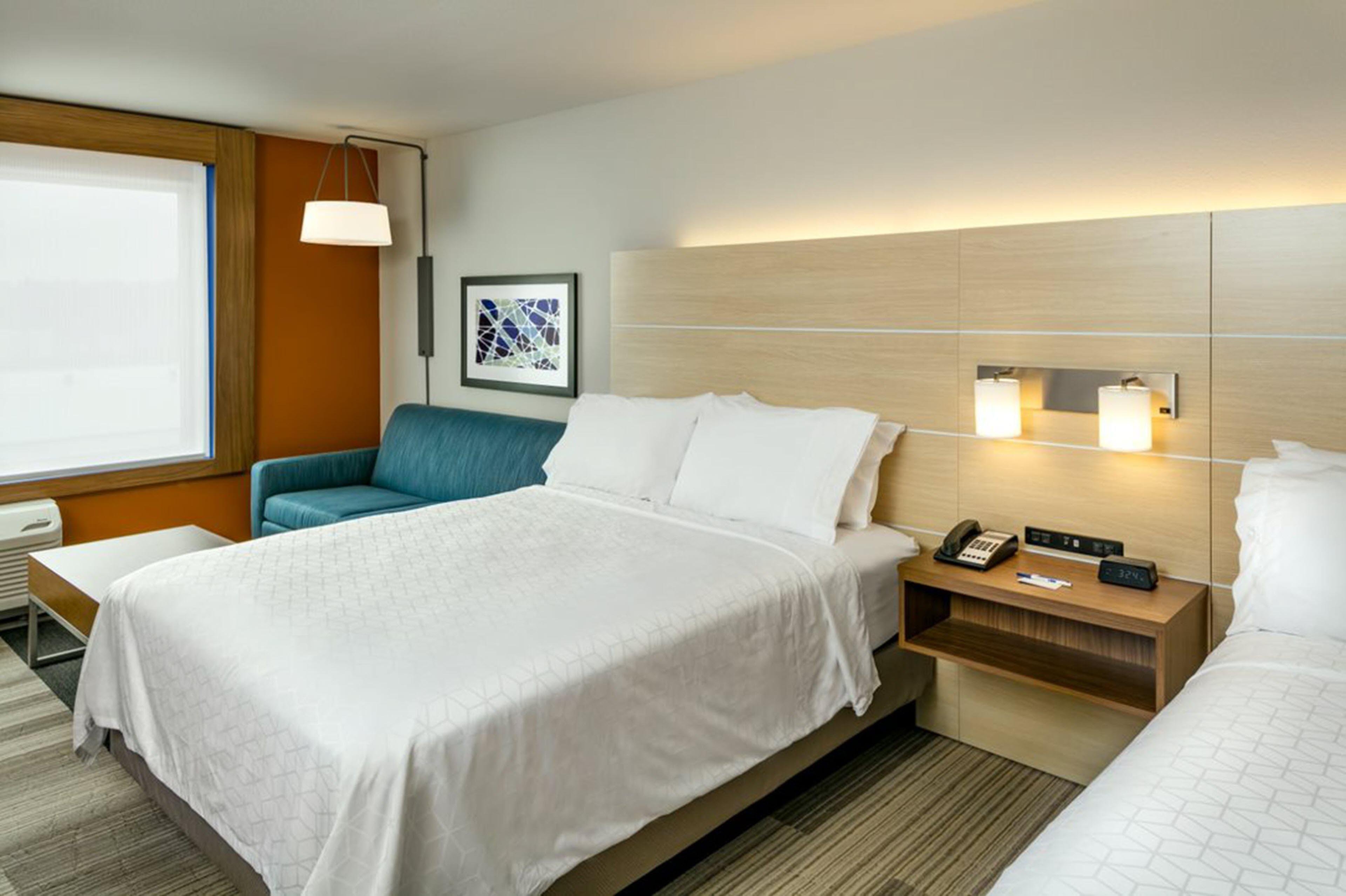 Holiday Inn Express & Suites - Medford By Ihg Buitenkant foto