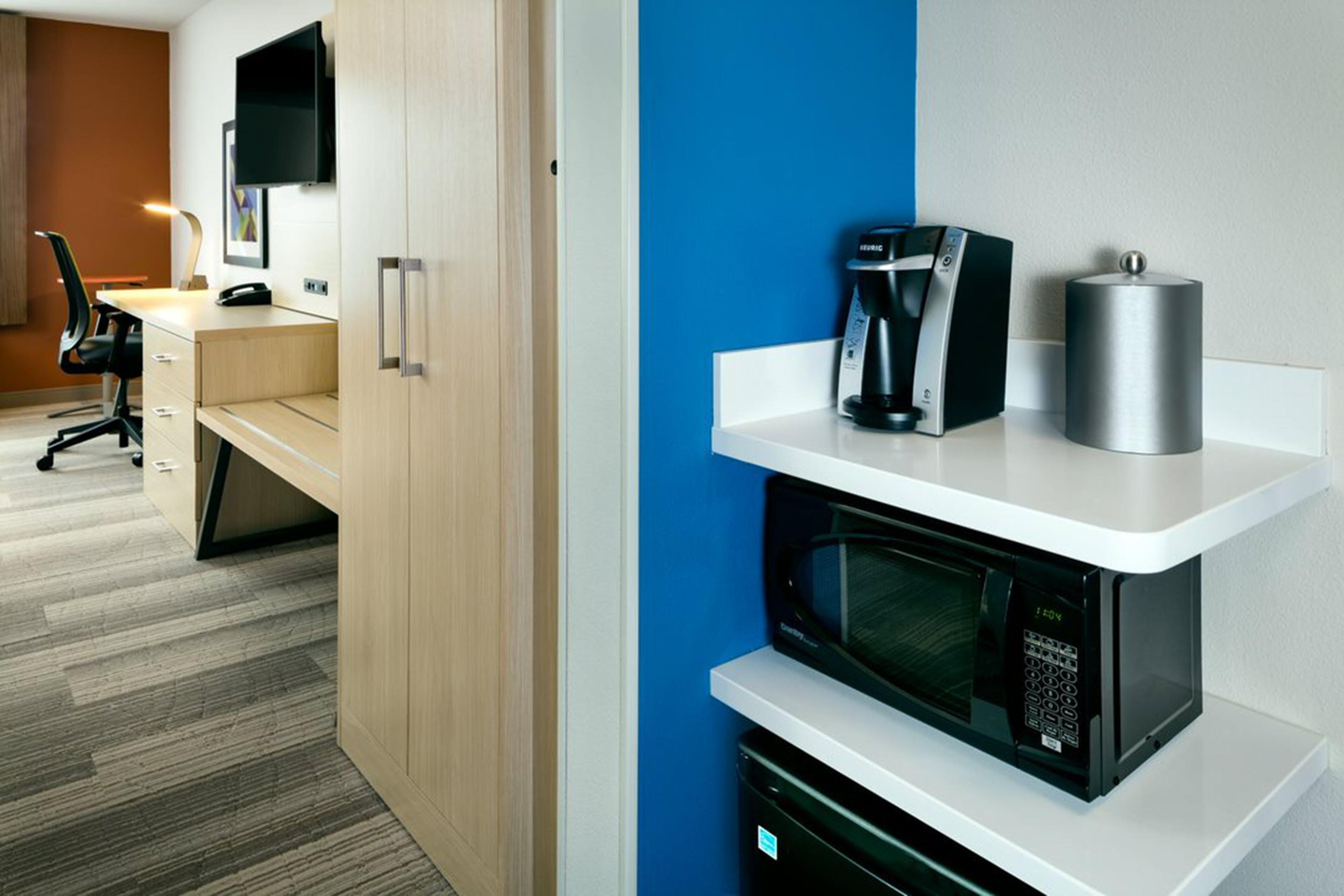 Holiday Inn Express & Suites - Medford By Ihg Buitenkant foto
