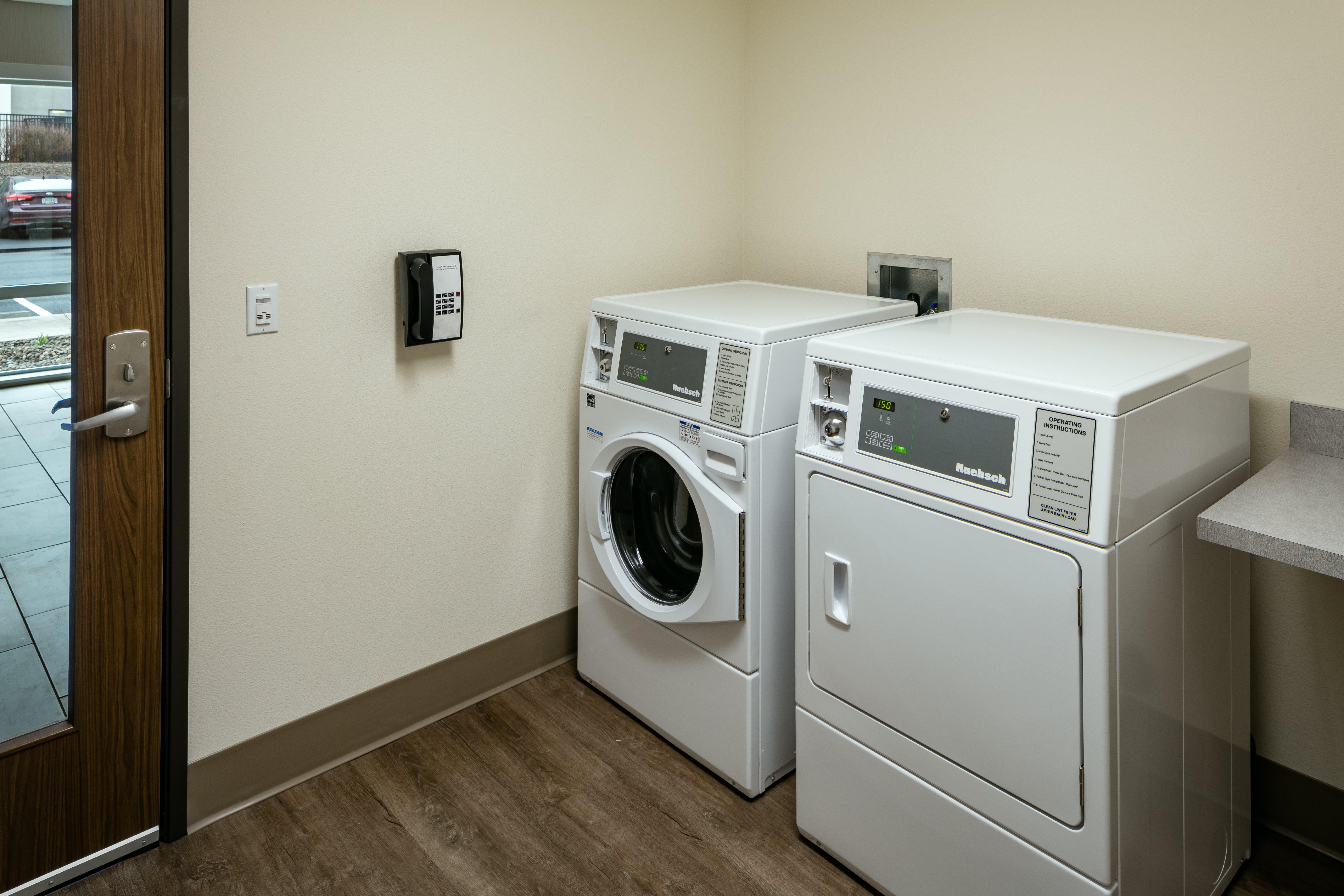 Holiday Inn Express & Suites - Medford By Ihg Buitenkant foto