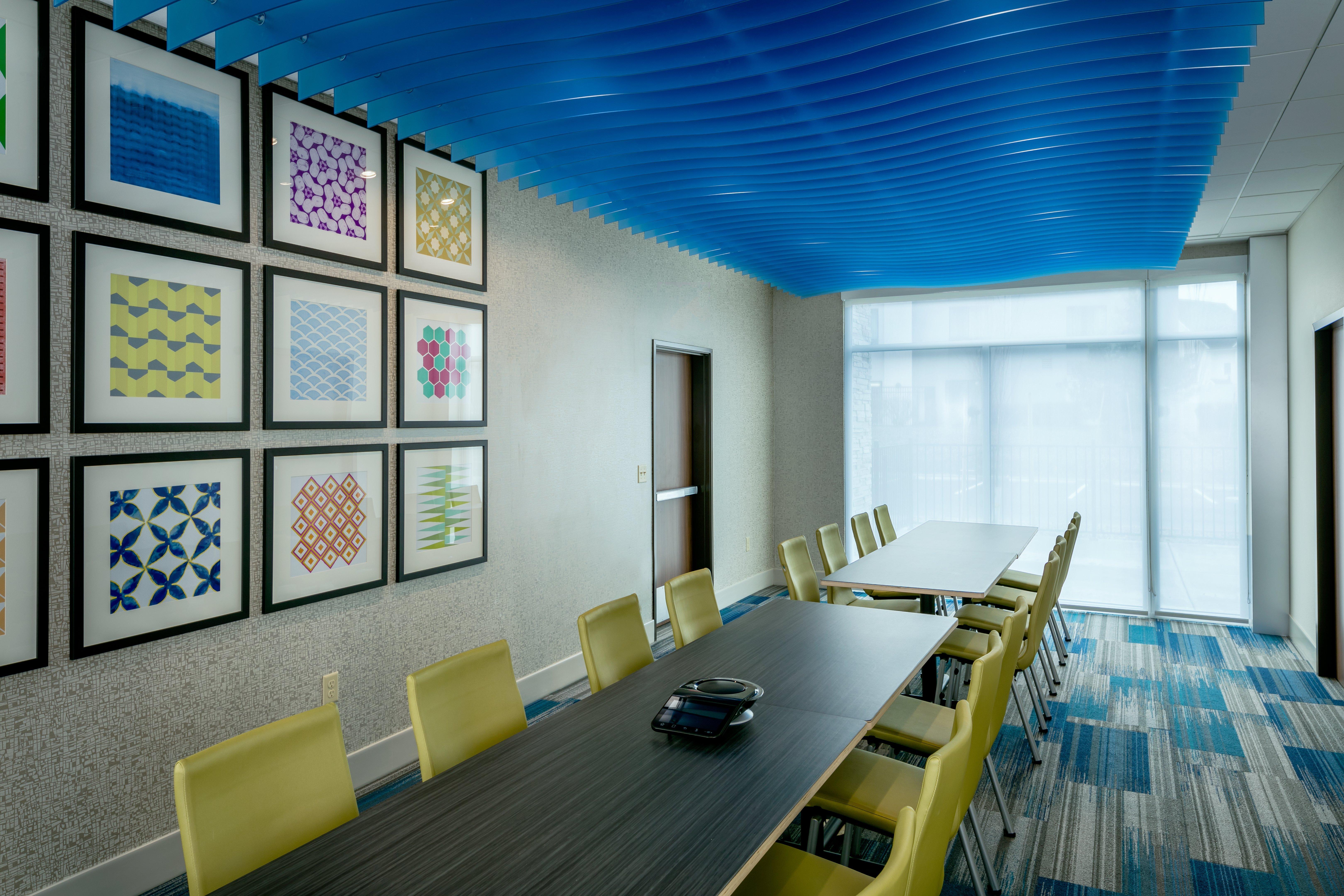 Holiday Inn Express & Suites - Medford By Ihg Buitenkant foto