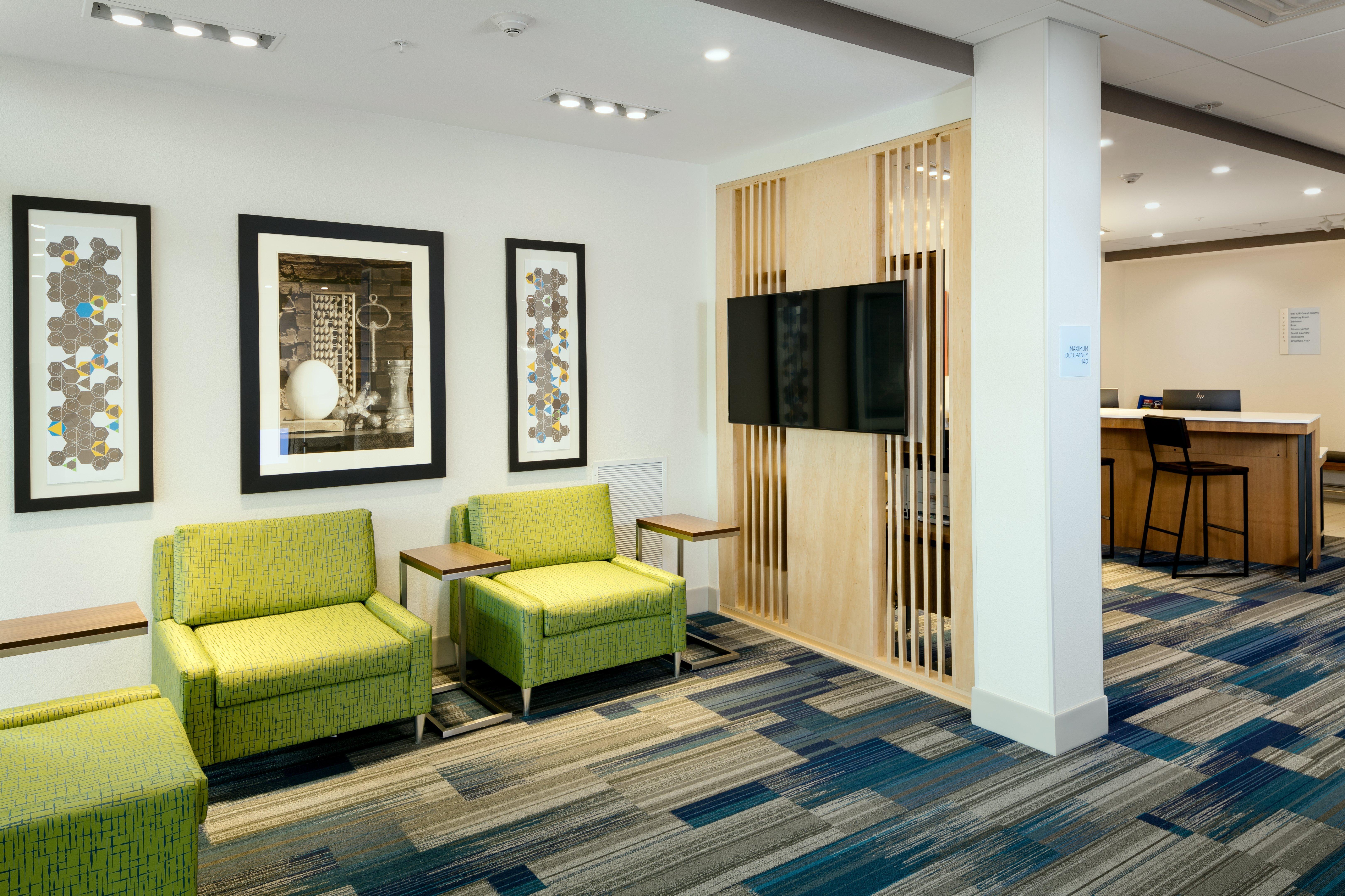 Holiday Inn Express & Suites - Medford By Ihg Buitenkant foto