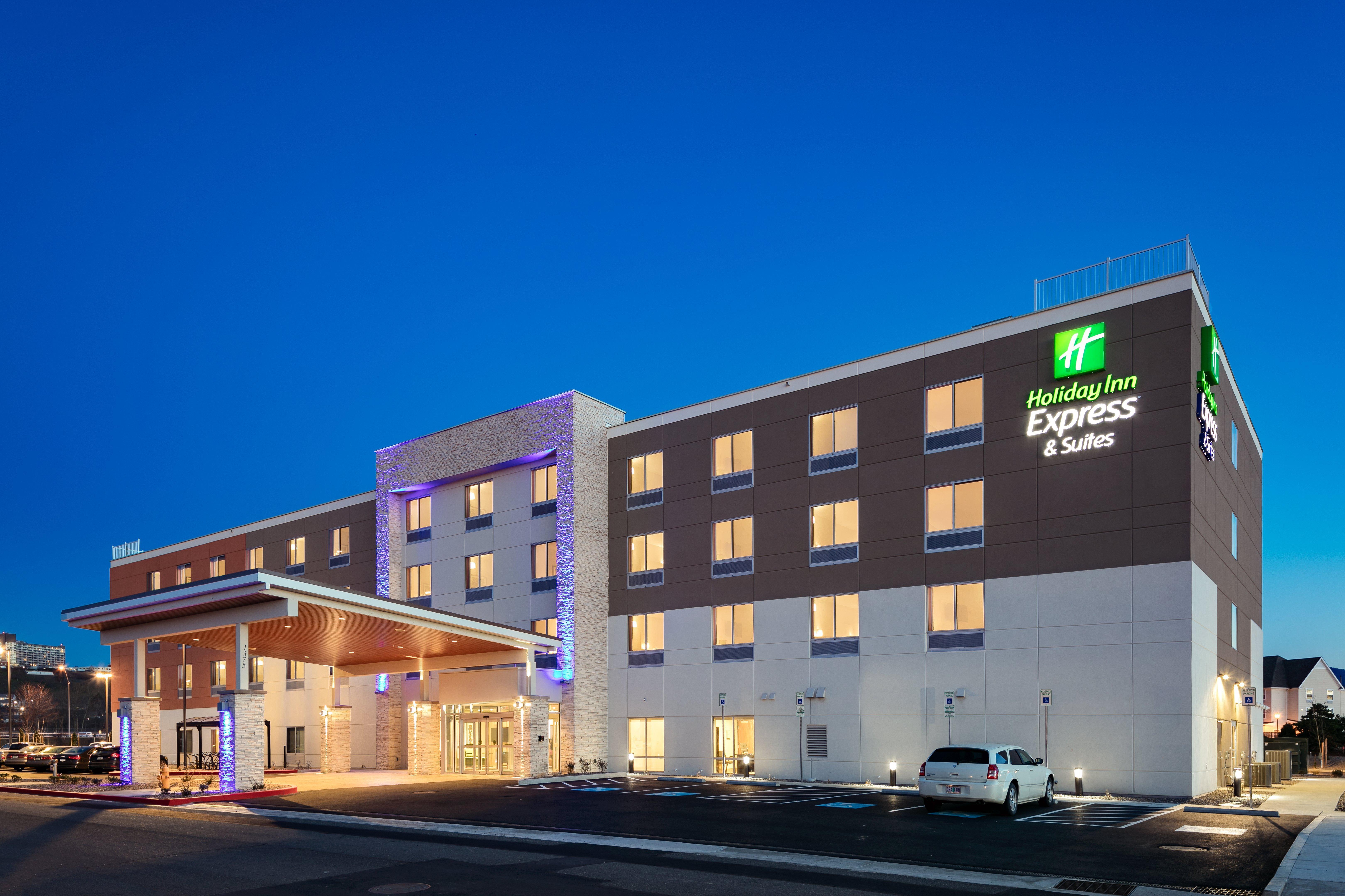 Holiday Inn Express & Suites - Medford By Ihg Buitenkant foto